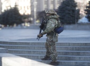 Πόλεμος στην Ουκρανία: «Πλήρης αμνηστία και 5 εκατ. ρούβλια σε όποιον Ρώσο στρατιώτη παραδοθεί!» – Κόσμος