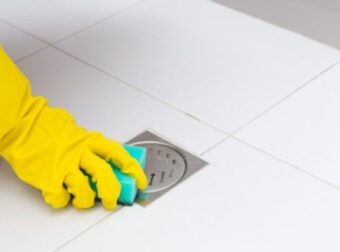 Δύο απλά τρικ για να κάνετε το σιφόνι του μπάνιου σας να μυρίζει καθαριότητα και φρεσκάδα – Σπίτι