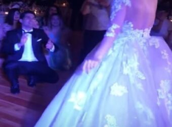 Το ζεϊμπέκικο της νύφης που έκανε τον γαμπρό να πέσει στα γόνατα (Video) – Videos
