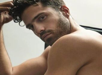 Γυμνός στο κρεβάτι και με βλέμμα "φωτιά": Αναστάτωσε ξανά το Instagram ο Κωνσταντίνος Αργυρός και έκανε τους followers να παραληρούν
