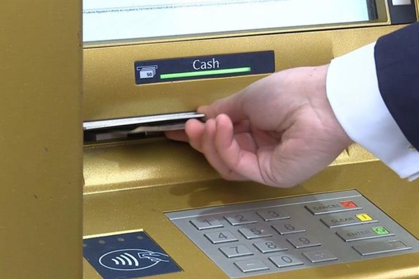 Απάτη «ρουφήχτρα» σε τράπεζες – Αν δείτε αυτό το πληκτρολόγιο σε ΑΤΜ μη βγάλετε χρήματα