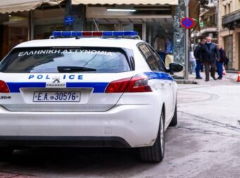 Ραγδαίες εξελίξεις με την αιματηρή καταδίωξη στη Θεσσαλονίκη: Συνελήφθη αστυνομικός της ΔΙΑΣ – Πατέρας ενός μωρού ο 16χρονος που δέχτηκε σφαίρα στο κεφάλι