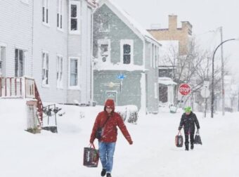 Χιονοθύελλα στις ΗΠΑ: Στους 64 οι νεκροί – Λεηλασίες σε κλειστά καταστήματα, χιλιάδες ακυρωμένες πτήσεις! – Κόσμος