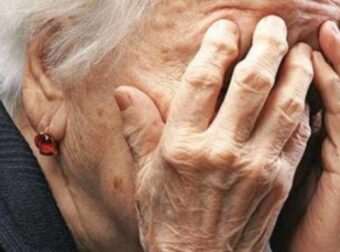 Απάτη μεγατόνων με 84χρονη γιαγιά στην Άρτα – Πώς της «άρπαξαν» 10.000 ευρώ
