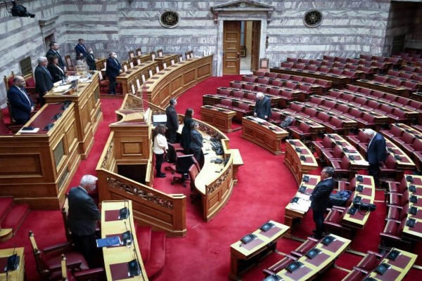 Βουλή: Ενός λεπτού σιγή στη μνήμη των Ελλήνων θυμάτων του Ολοκαυτώματος – Πολιτική