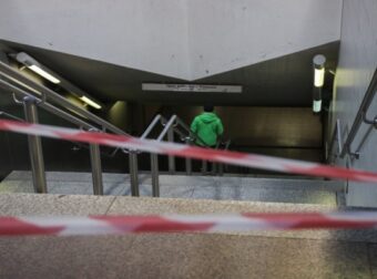 Μετρό: Κλειστοί σταθμοί λόγω πτώσης ανθρώπου στις ράγες – Χωρίς τις αισθήσεις του ο άνδρας που ανασύρθηκε – Ελλάδα