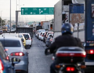 Παρασκευή… πίκρα στους δρόμους: Στο «κόκκινο» η Εθνική οδός, προβλήματα και στην Αττική οδό