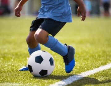 Πανικός σε γήπεδο στη Λάρισα: 16χρονος ποδοσφαιριστής κατέρρευσε – Μεταφέρθηκε εσπευσμένα σε νοσοκομείο