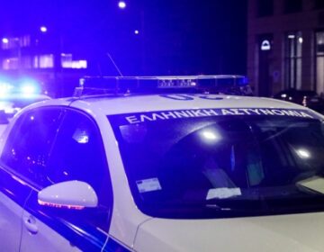 Νίκαια: Περιπολικό συγκρούστηκε με ΙΧ αυτοκίνητο – Τραυματίστηκε αστυνομικός