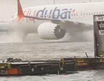 Σκηνές αποκάλυψης στο Ντουμπάι: Πρωτοφανείς πλημμύρες από τις σφοδρές νεροποντές – Το αεροδρόμιο μετατράπηκε σε λίμνη (video)