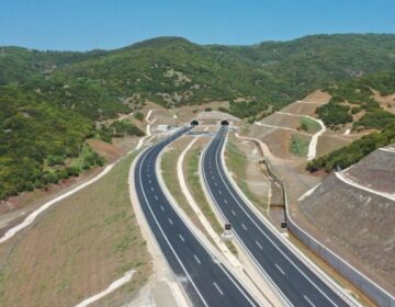 Εγκαίνια για τον αυτοκινητόδρομο Ε65: Σε 3 ώρες η διαδρομή «Αθήνα-Τρίκαλα» – Τα χαρακτηριστικά και το κόστος στα διόδια (video)