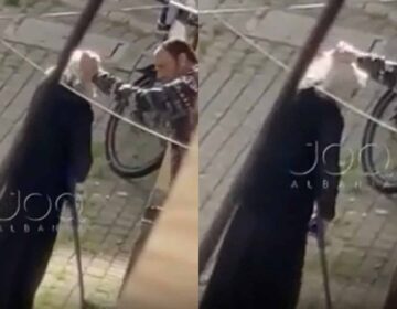 Εικόνες ντροπής: Τραβάει από τα μαλλιά την ηλικιωμένη μητέρα του στη μέση του δρόμου (video)