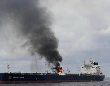 Ελληνόκτητο πλοίο χτυπήθηκε με πύραυλο από τους Χούθι στην Ερυθρά Θάλασσα