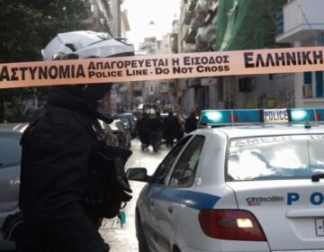 Συναγερμός στην Ελληνική Αστυνομία: Έκρηξη χειροβομβίδας στην Αγία Βαρβάρα