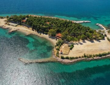 Διαμάντι αυτό το νησάκι: Βρίσκεται μόλις 2 ώρες μακριά από την Αθήνα και πας με τα πόδια